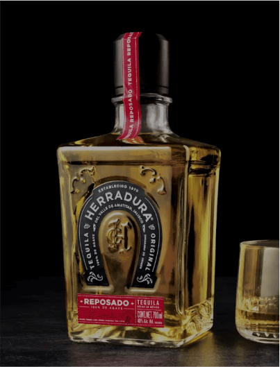 Botella de Tequila Reposado Herradura Fondo Negro