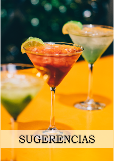 Copa de Coctel con fondo amarillo